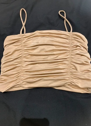 Gouden top, merk: Amisu, staat: Nieuw zonder prijskaartje, maat: L / 40 / 12, € 2,00, € 2,80 inclusief Kopersbescherming