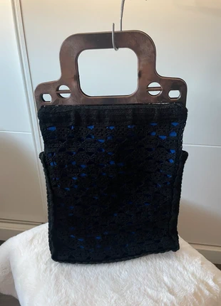 Vintage Handmade Crochet Tote Bag with Unique Wooden Handle, marque: Vintage Dressing, état: Très bon état, 22,00 €, 23,80 € Protection acheteurs incluse