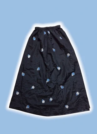 Jupe longue noire broderies fleurs blanches et bleues, marca: Witch, estado: Muito bom, tamanho: XXS / 32 / 4, €25.00, €26.95 inclui Proteção do Comprador Pro