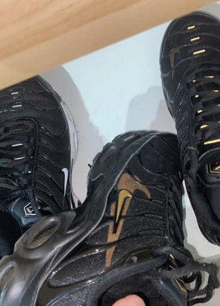 Nike tn store nere oro