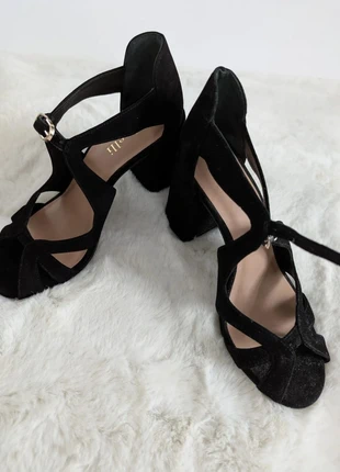 Escarpins noirs Minelli Paris Talons 9 cm Pointure 35 Élégance graphique, marca: Minelli, estado: Novo com etiquetas, tamanho: 35, €49.99, €53.19 inclui Proteção do Comprador Pro