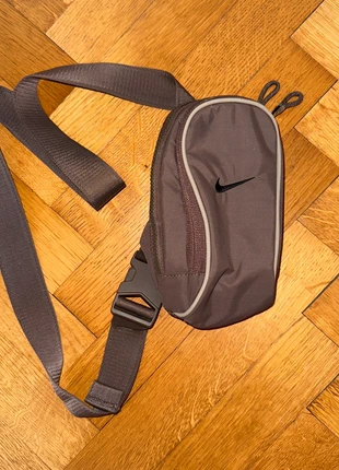 Nike Sling Bag, marke: Nike, zustand: Sehr gut, 15,99 €, 17,49 € inklusive Vinted-Käuferschutz
