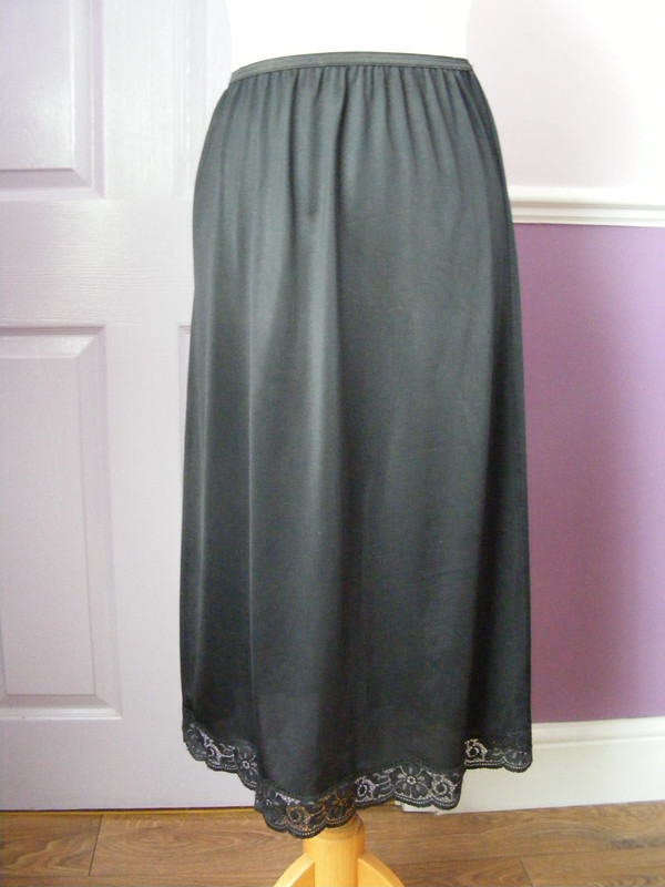 Vintage Marks and Spencer black waist slip petticoat in size 12 | Vinted