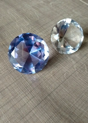 2x Crystal diamond presse papier 50mm transparant en violet, staat: Als nieuw, € 15,00, € 16,45 inclusief Kopersbescherming