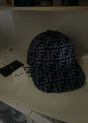 Casquette Fendi Bleu, brand: Fendi, condition: Very good, size: M, €210.00, €221.20 includes Buyer Protection
