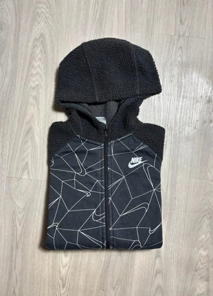 Veste Nike noir taille 10ans, marke: Nike, zustand: Gut, größe: 10 Jahre / 140, 10,00 €, 11,20 € inklusive Vinted-Käuferschutz