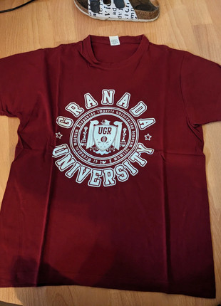 Dunkelrotes T-Shirt Granada, marke: Sonstiges, zustand: Sehr gut, größe: S, 2,00 €, 2,80 € inklusive Vinted-Käuferschutz