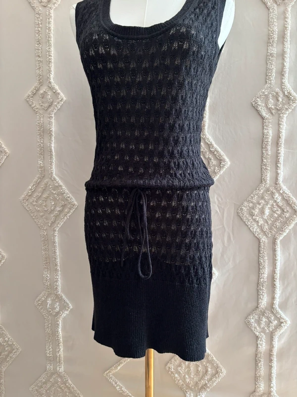 Robe noire ajourée à paillettes discrètes – maille stretch – taille L boho crochet - photo numéro 2