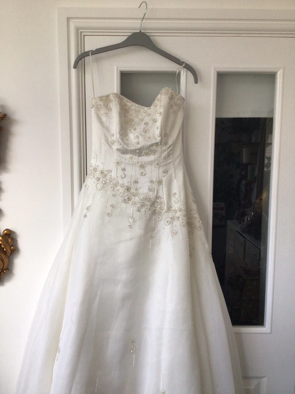 Maggie Sottero Wedding Dress and accessories Vinted