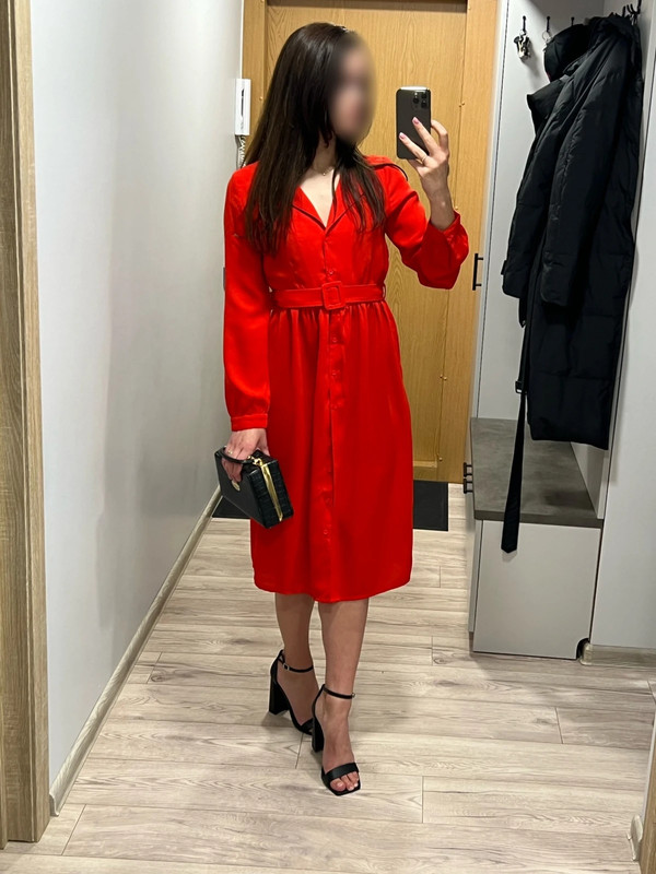 Raudona susagstoma suknelė 1