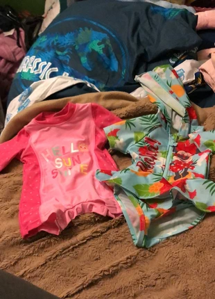 Maillot fille 6 mois , état: Très bon état, taille: 3-6 mois / 62 cm, 8,00 €, 9,10 € Protection acheteurs incluse