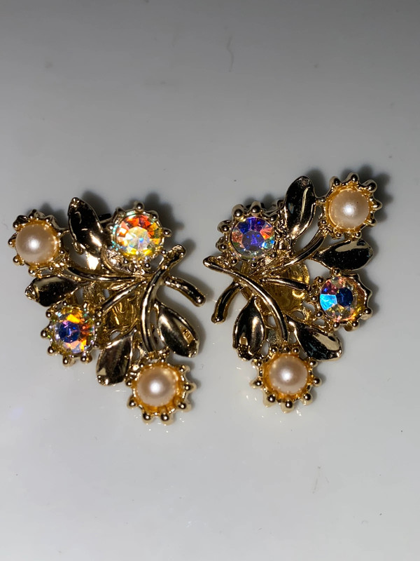 Vintage goldtone metal clip on earrings white faux pearl aurora borealis stones 5