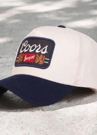 Casquette Coors Banquet rétro beige et bleu marine, marke: Vintage Dressing, zustand: Sehr gut, größe: Einheitsgröße, 18,99 €, 20,64 € inklusive Vinted-Käuferschutz