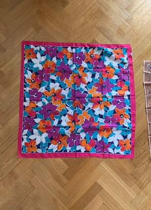 Foulard fleuri, marca: Vintage, estado: Bueno, 2,38 €, 3,20 € Protección al comprador incluida