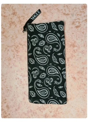 Trousse de rangement accessoires ou maquillage Vogue neuve, marca: Vogue, estado: Novo sem etiquetas, €1.00, €1.75 inclui Proteção do Comprador