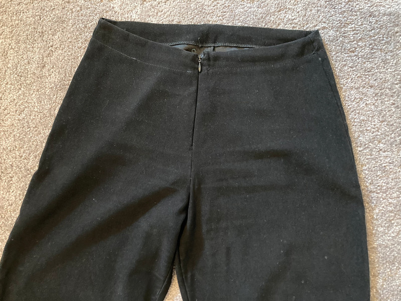 Black dress pants EUR42. (10) 3