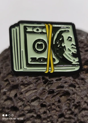 Pin's Liasse de Dollars, brand: Money, condition: Very good, €3.50, €4.38 includes Buyer Protection