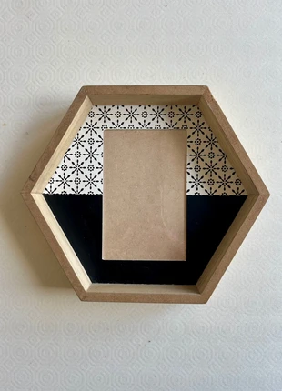 Cadre photo hexagonal bois et motifs noirs - déco murale, marca: Maisons du Monde, estado: Bueno, 3,00 €, 3,85 € Protección al comprador incluida