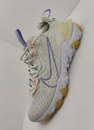 Sneakers Nike react vision barely green purple taille 38,5, marque: Nike, état: Bon état, taille: 38.5, 35,00 €, 37,45 € Protection acheteurs (Pro) incluse