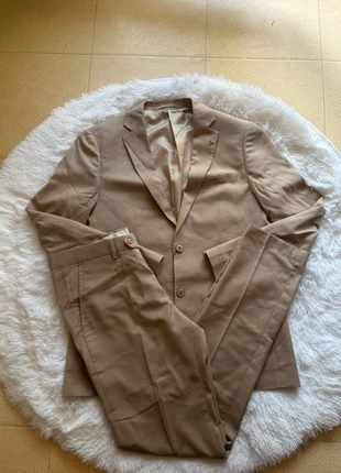 Costume Italien Beige Élégant – Taille 50, merk: Boutique Italiana, staat: Nieuw met prijskaartje, maat: 50, € 35,00, € 37,45 inclusief Kopersbescherming