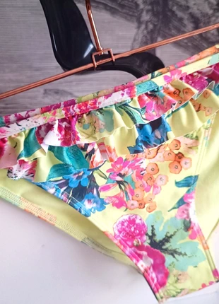 Culotte bikini imprime fleuri 👙 Braguita bikini print floral, brand: H&M, condizioni: Ottime, taglia: S / IT 40 / EU 36, €4.00, €4.90 include la Protezione acquisti
