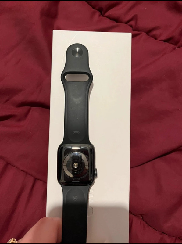 Apple Watch noir avec chargeur 5