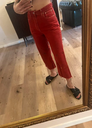 Jeans rossi Zara modello marine, marke: Zara, zustand: Sehr gut, größe: XXS / 32 / 4, 12,00 €, 13,30 € inklusive Vinted-Käuferschutz