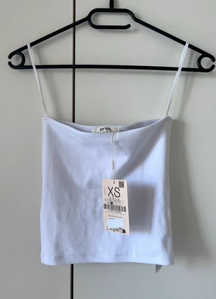 Top bandeau basic, marke: Stradivarius, zustand: Neu, mit Etikett, größe: XS / 34 / 6, 5,00 €, 5,95 € inklusive Vinted-Käuferschutz