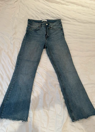 Pantalón vaquero flare de Zara, marca: Zara, estado: Muy bueno, tamaño: S / 36 / 8, 10,00 €, 11,20 € Protección al comprador incluida