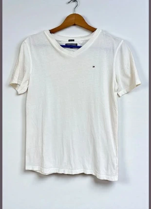 T-shirt blanc basique Tommy Hilfiger 🤍, marca: Tommy Hilfiger, estado: Muito bom, tamanho: 14 anos / 164 cm, €12.00, €13.30 inclui Proteção do Comprador