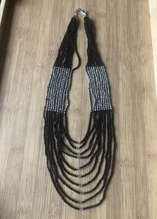 Collier perles noir et argenté, marque: Magnifique, état: Très bon état, 9,00 €, 10,15 € Protection acheteurs incluse