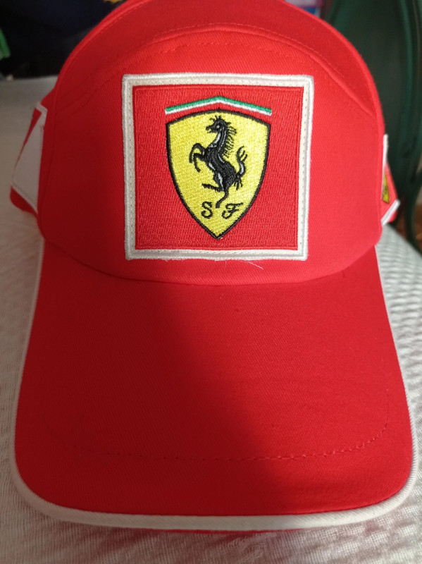 Cappello Ferrari