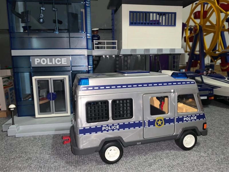 Fourgon police Playmobil 4023