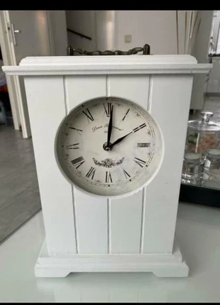 Witte klok met romeinse cijfers, merk: Primark, staat: Heel goed, € 10,00, € 11,20 inclusief Kopersbescherming