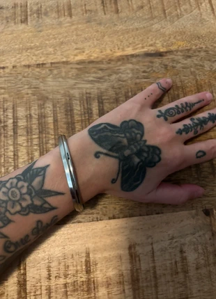 Dames cuff armband Breil, merk: Breil, staat: Heel goed, € 7,00, € 8,05 inclusief Kopersbescherming