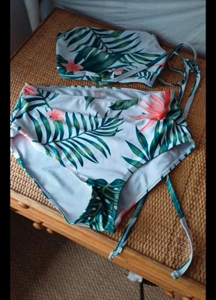 Maillot 2 pièces Shein taille L, marque: Shein, état: Très bon état, taille: L / 40 / 12, 5,00 €, 5,95 € Protection acheteurs incluse