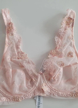 Soutien gorge taille 85C Lise charmel, marke: Lise Charmel, zustand: Neu, mit Etikett, größe: 70C, 30,00 €, 32,20 € inklusive Vinted-Käuferschutz