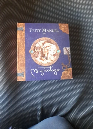 Petit manuel de magicologie, condition: Very good, €2.00, €2.80 includes Buyer Protection