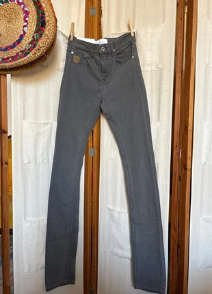 Jean gris slim / skinny taille 24 neuf, marke: April 77, zustand: Neu, mit Etikett, größe: XS / 34 / 6, 10,00 €, 11,20 € inklusive Vinted-Käuferschutz