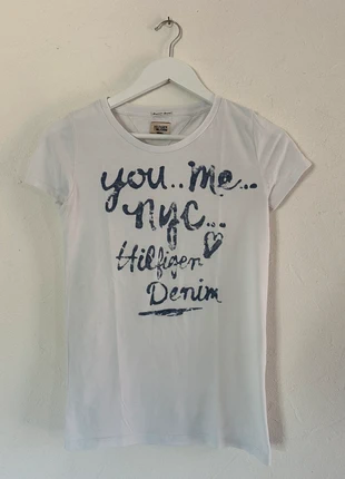T-shirt blanc Hilfiger Denim, brand: Hilfiger Denim, condizioni: Ottime, taglia: S / IT 40 / EU 36, €8.00, €9.10 include la Protezione acquisti