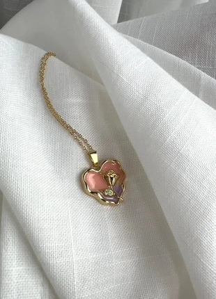 Collana con ciondolo cuore con decorazione a olio - motivo fiore con sfondo rosa e viola-, zustand: Neu, 6,99 €, 8,04 € inklusive Vinted-Käuferschutz