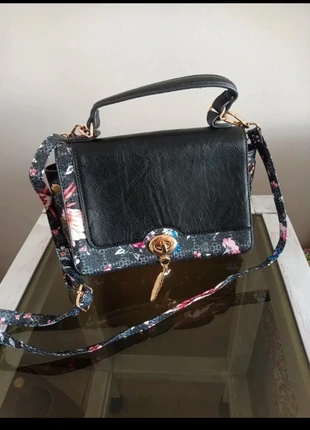 borsetta in pelle vintage con dettagli floreali nuova, merk: Vintage Chic, staat: Nieuw zonder prijskaartje, € 19,00, € 20,65 inclusief Kopersbescherming