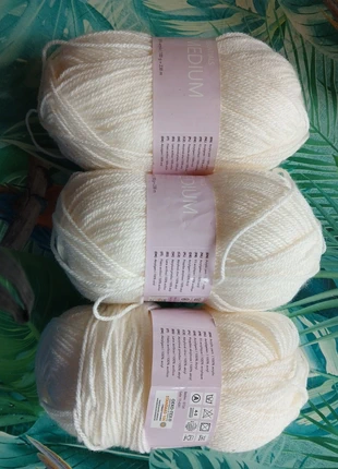 Lot de 3 pelotes de laine, brand: LAINE, condizioni: Nuovo con cartellino, €6.00, €7.00 include la Protezione acquisti