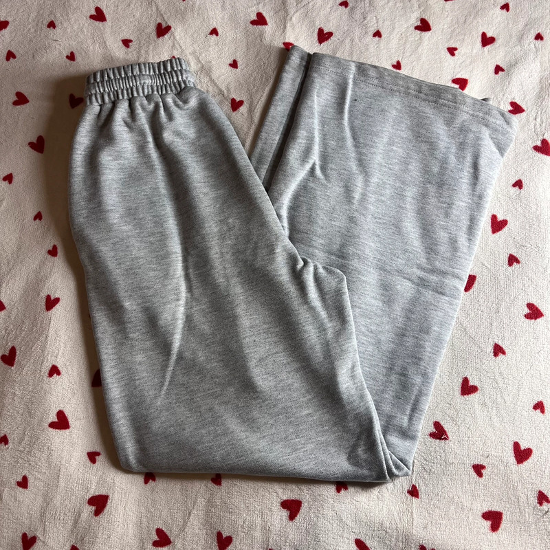grey baggy wide leg sweatpants 1