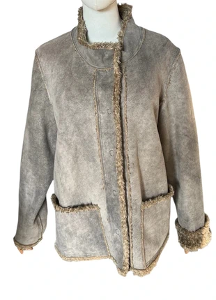 Working Overtime Shearling Jacket Fourrure Suede Neuf, marke: Working Overtime, zustand: Neu, größe: M / 38 / 10, 80,00 €, 84,70 € inklusive Vinted-Käuferschutz