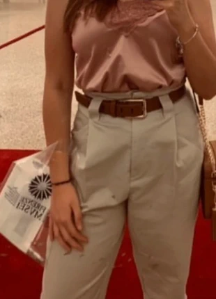 Pantalone beige, brand: Stradivarius, condizioni: Ottime, taglia: L / IT 44 / EU 40, €15.00, €16.45 include la Protezione acquisti