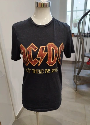 T-shirt AC/DC tg Xs, marke: AC/DC, zustand: Sehr gut, größe: XS, 7,50 €, 8,58 € inklusive Vinted-Käuferschutz