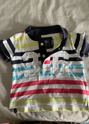 H&M polo-shirt Gr. 62, merk: H&M, staat: Heel goed, maat: 3-6 maanden / 62 cm, € 1,00, € 1,75 inclusief Kopersbescherming