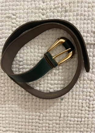 Ceinture en cuir vert sapin à boucle dorée, marca: Vintage Dressing, estado: Novo sem etiquetas, tamanho: 95 cm, €25.00, €26.95 inclui Proteção do Comprador