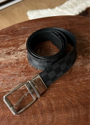 Louis Vuitton Gürtel, grau/schwarz, 110/44, merk: Louis Vuitton, staat: Heel goed, maat: 110 cm, € 80,00, € 84,70 inclusief Kopersbescherming